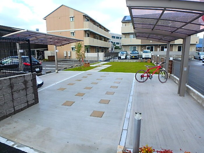 物件外観写真3　(駐輪場)