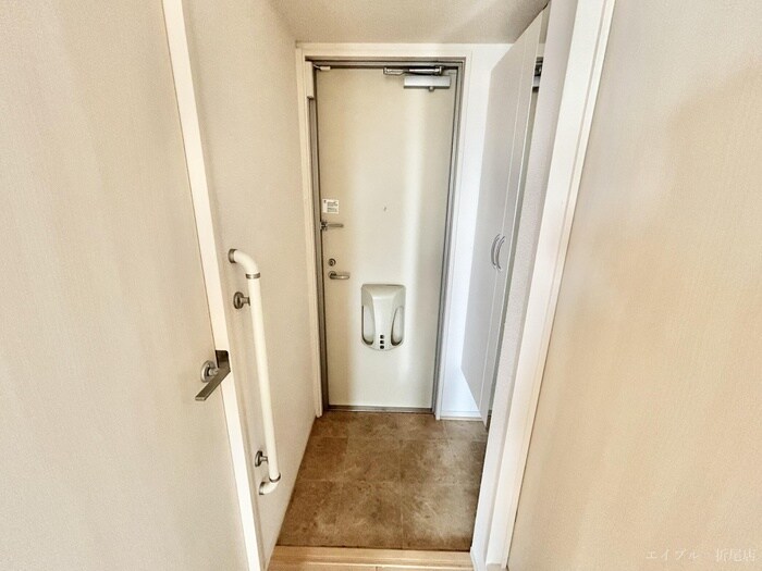 物件内観写真13　(玄関)