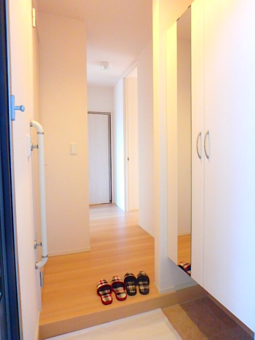 物件内観写真16　(玄関)