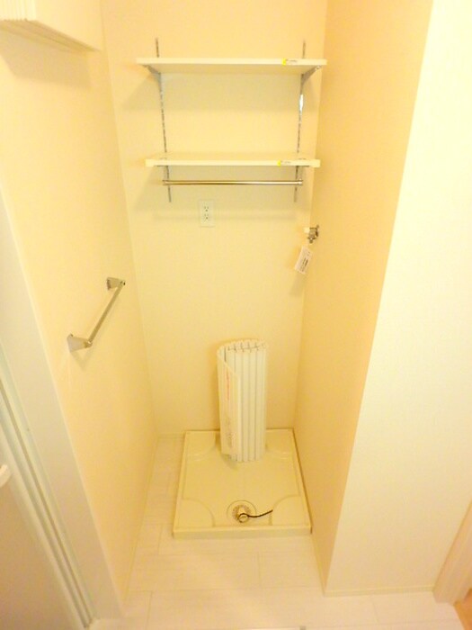 物件内観写真17　(洗濯機置場)