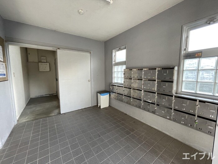 物件外観写真4　(エントランス部分)