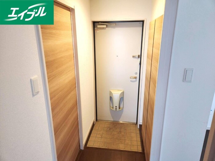 物件内観写真16　(玄関)