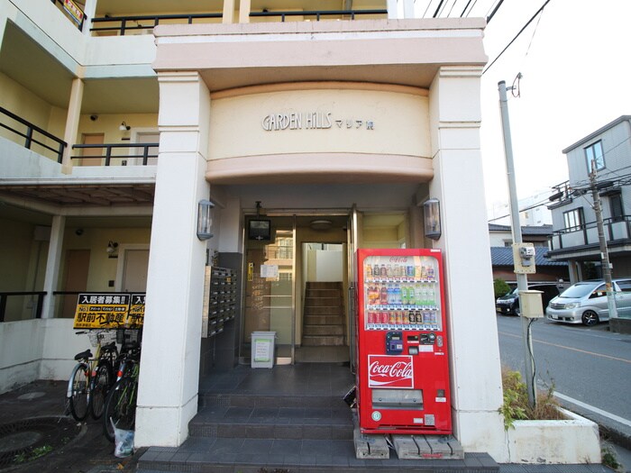 物件外観写真2　(エントランス部分)