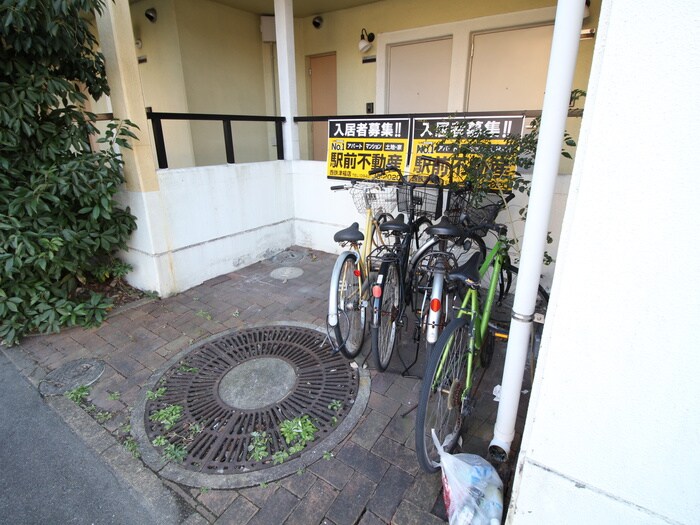 物件外観写真4　(駐輪場)
