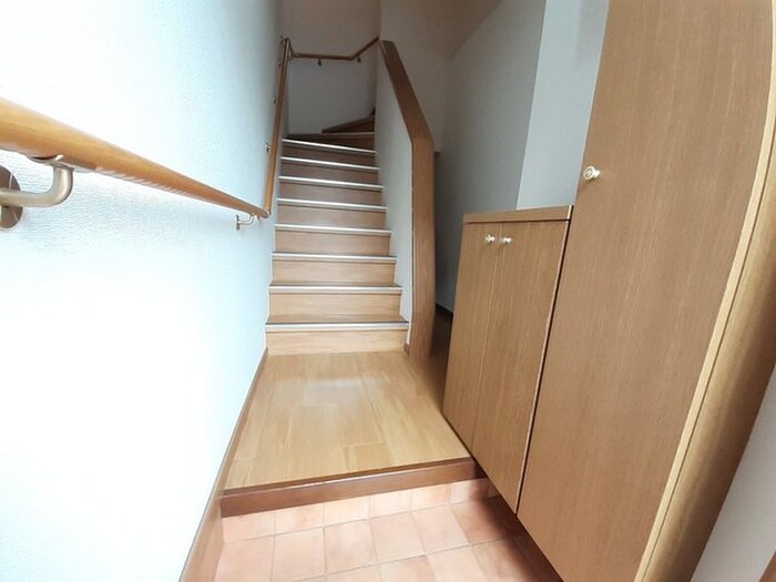 物件内観写真9　(玄関)