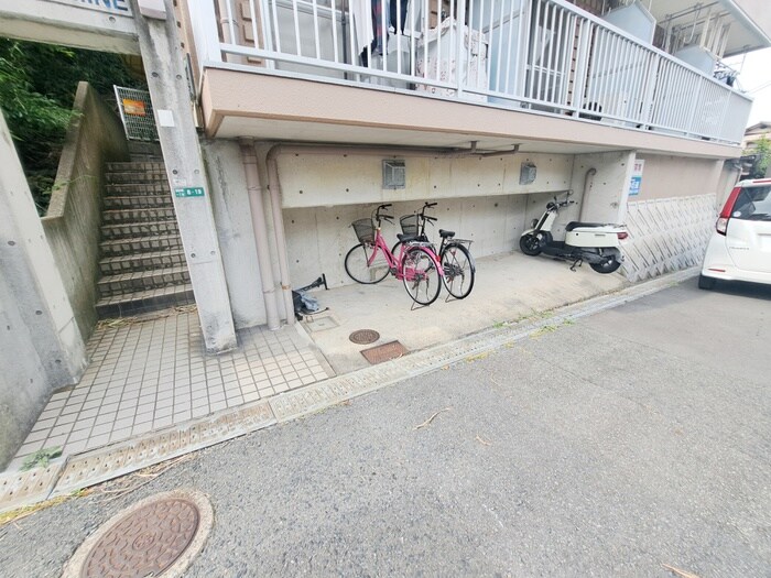 物件外観写真2　(駐輪場)