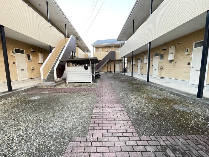 物件外観写真5　(エントランス部分)