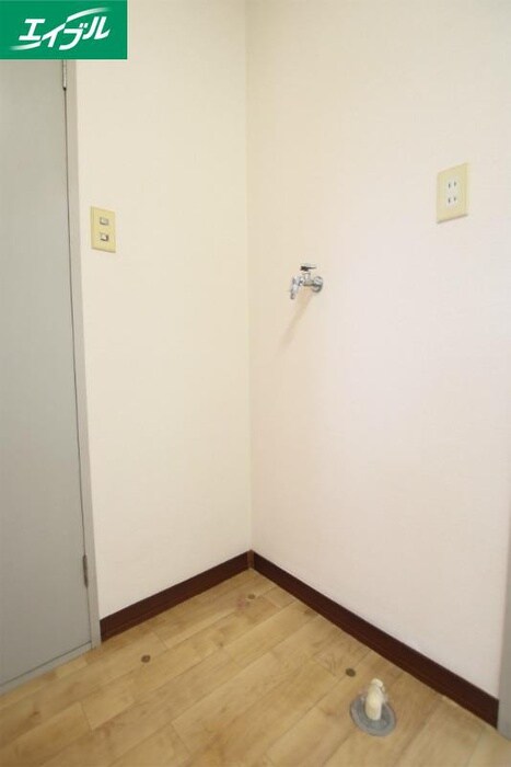 物件内観写真15　(洗濯機置場)