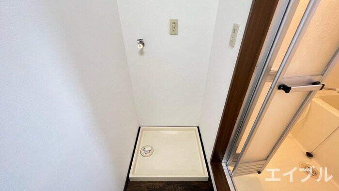 物件内観写真9　(洗濯機置場)