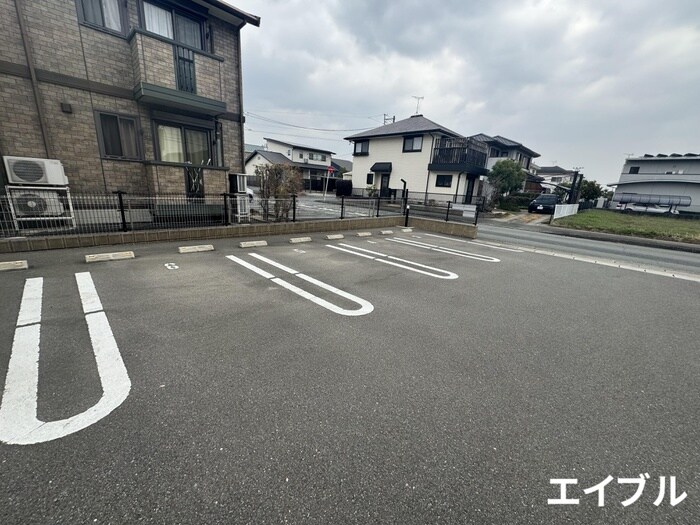 物件外観写真2　(駐車場)