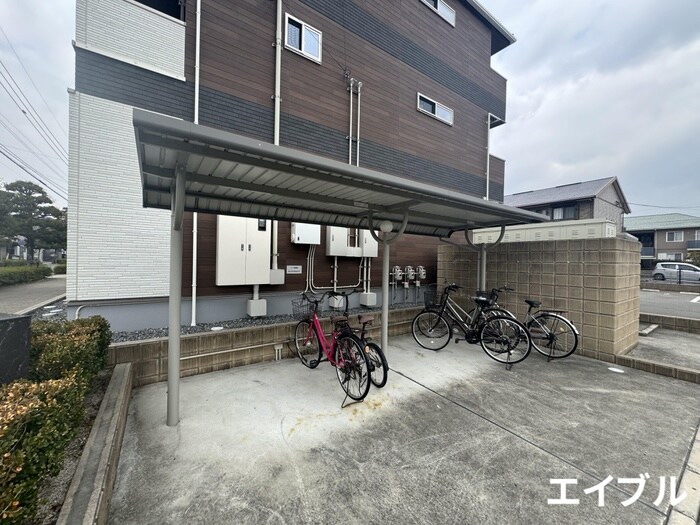 物件外観写真3　(駐輪場)