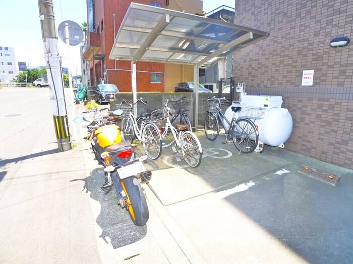 物件外観写真5　(駐輪場)