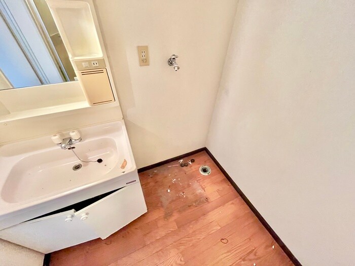 物件内観写真11　(洗濯機置場)