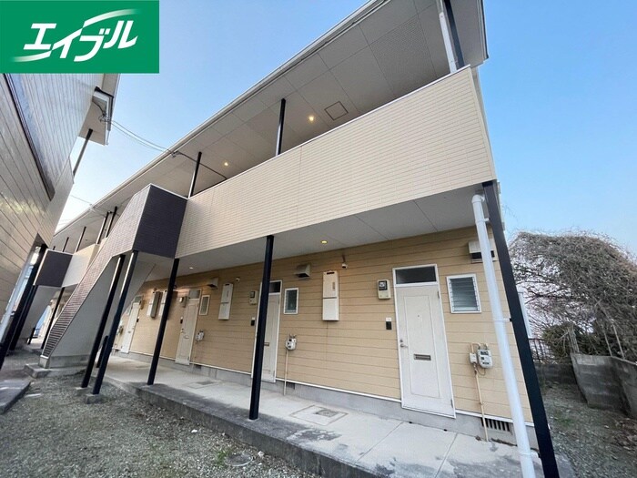 物件外観写真4　(エントランス部分)