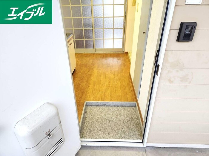 物件内観写真13　(玄関)