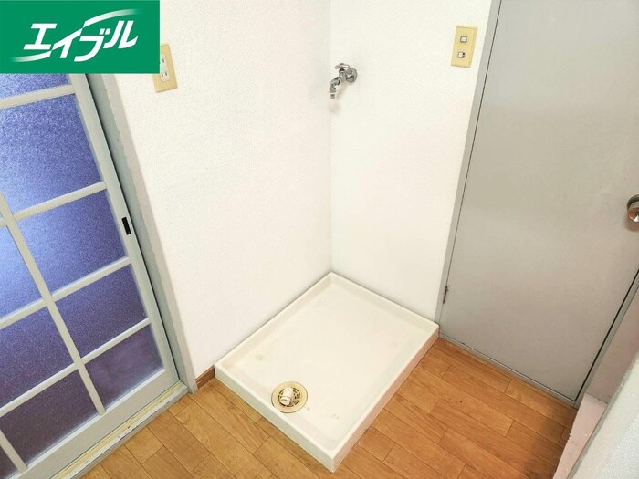 物件内観写真16　(洗濯機置場)