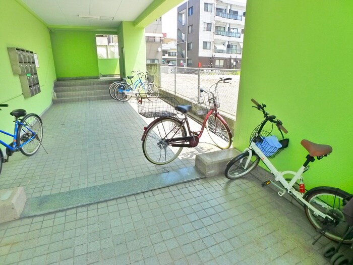 物件外観写真3　(駐輪場)