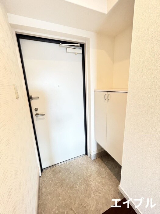 物件内観写真4　(玄関)