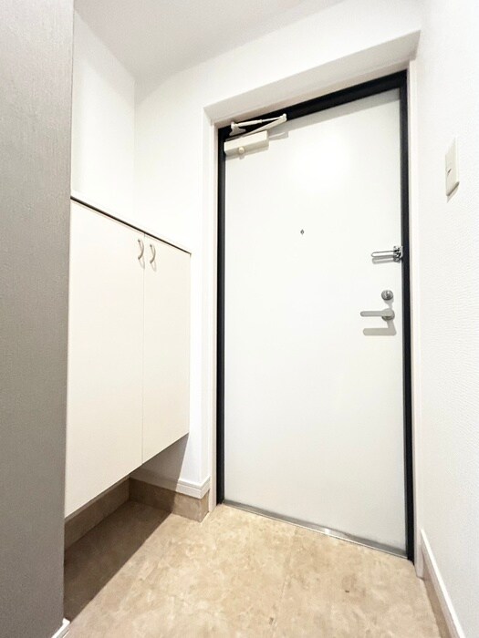 物件内観写真4　(玄関)