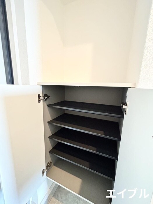 物件内観写真5　(靴箱)