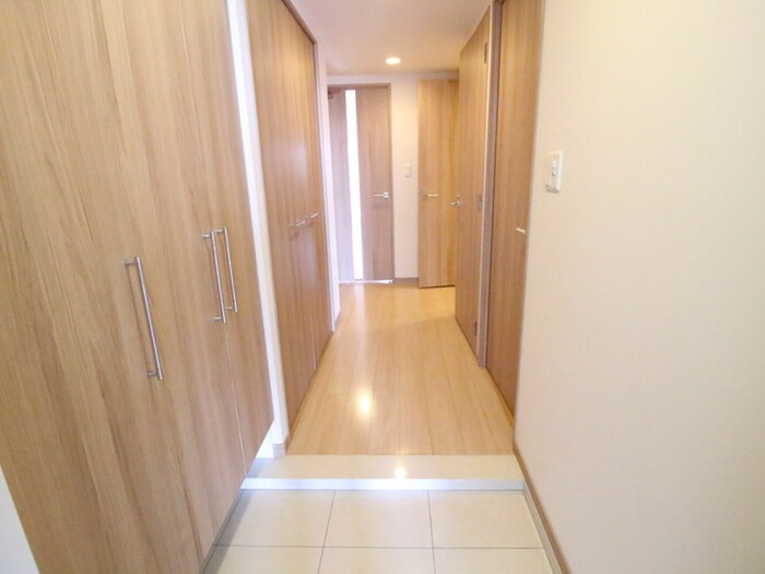 物件内観写真13　(玄関)