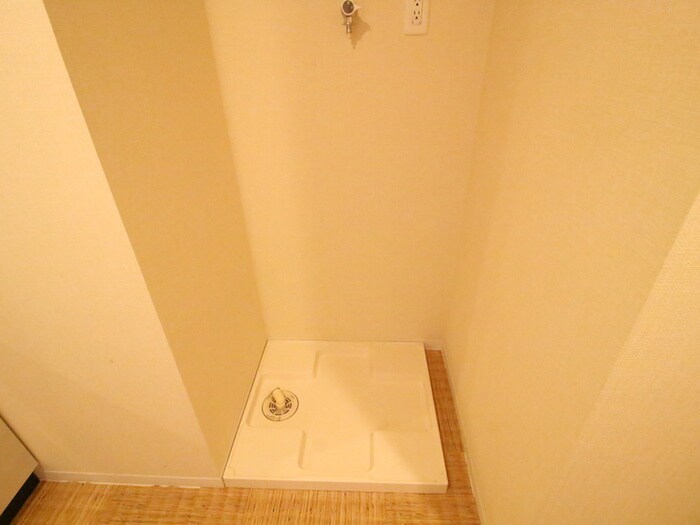 物件内観写真17　(洗濯機置場)