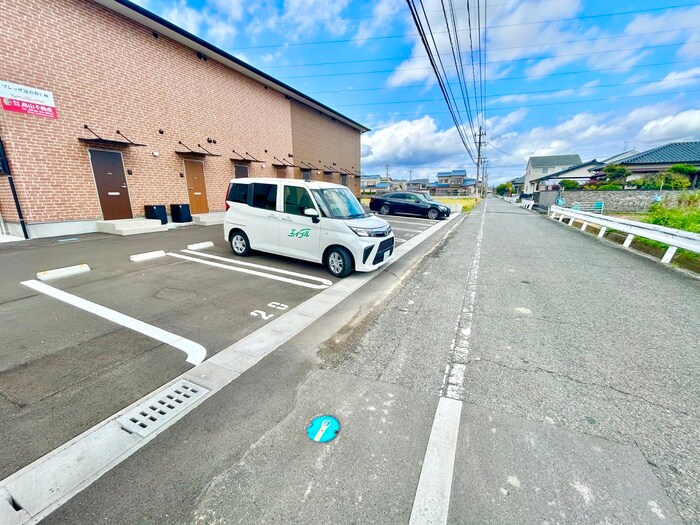 物件外観写真2　(駐車場)