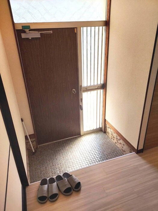 物件内観写真5　(玄関)