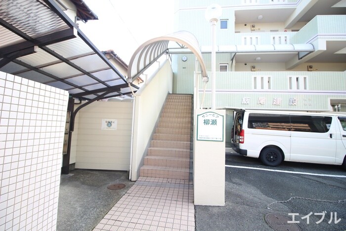 物件外観写真3　(エントランス部分)