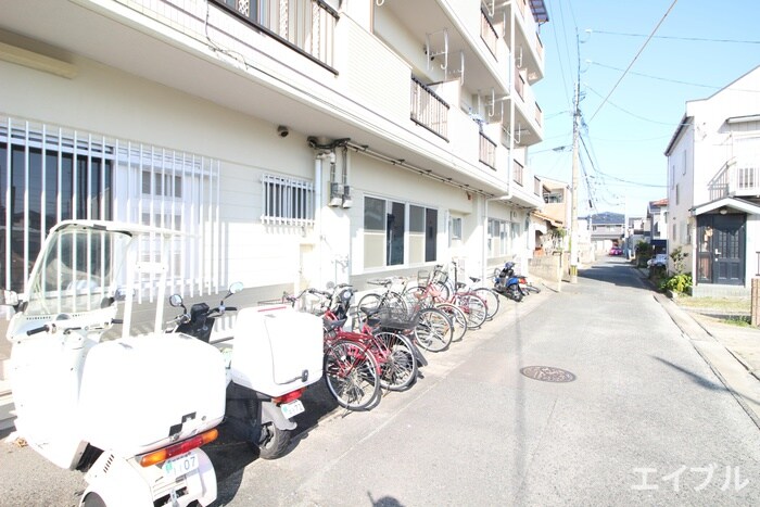 物件外観写真5　(駐輪場)