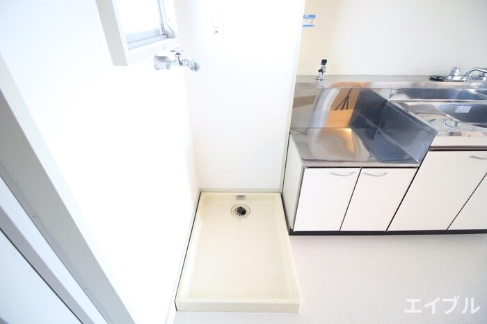 物件内観写真11　(洗濯機置場)