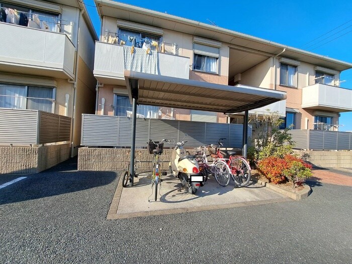 物件外観写真3　(駐輪場)