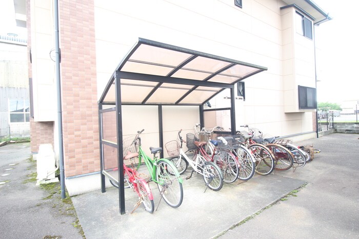物件外観写真4　(駐輪場)