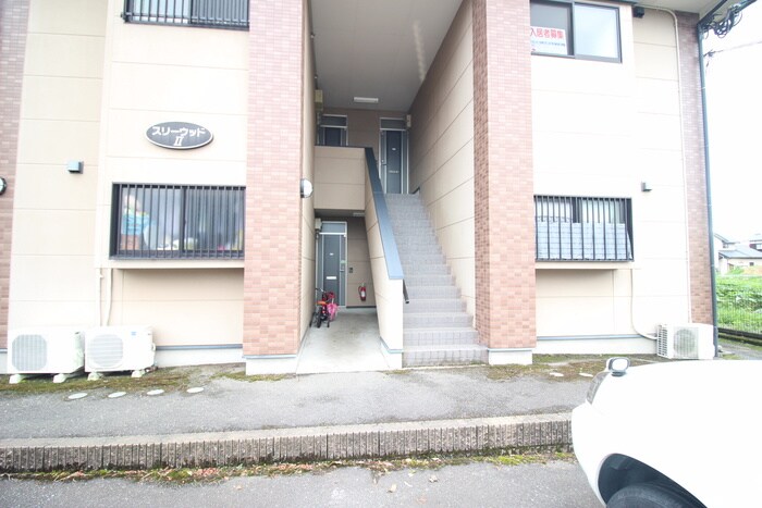 物件外観写真6　(エントランス部分)