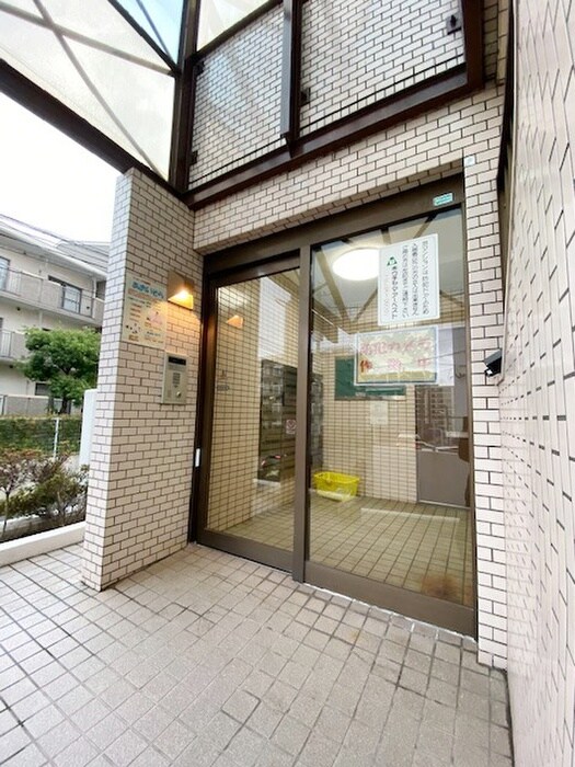 物件外観写真2　(エントランス部分)