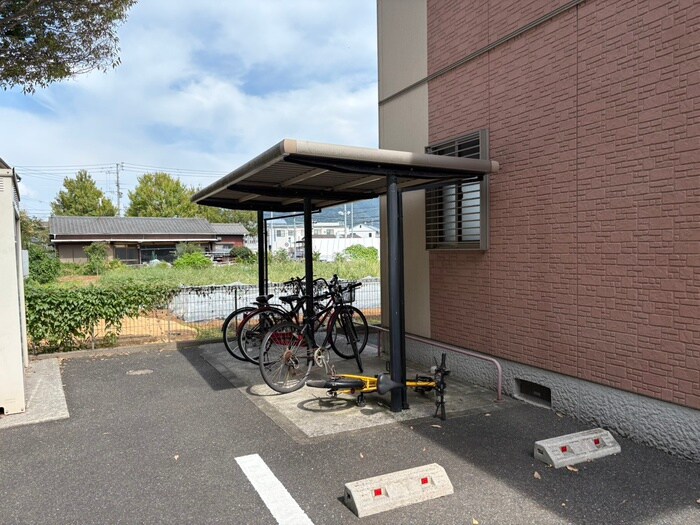 物件外観写真6　(駐輪場)