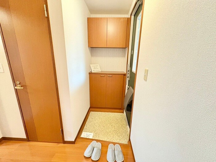 物件内観写真16　(玄関)