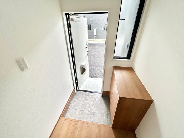 物件内観写真10　(玄関)