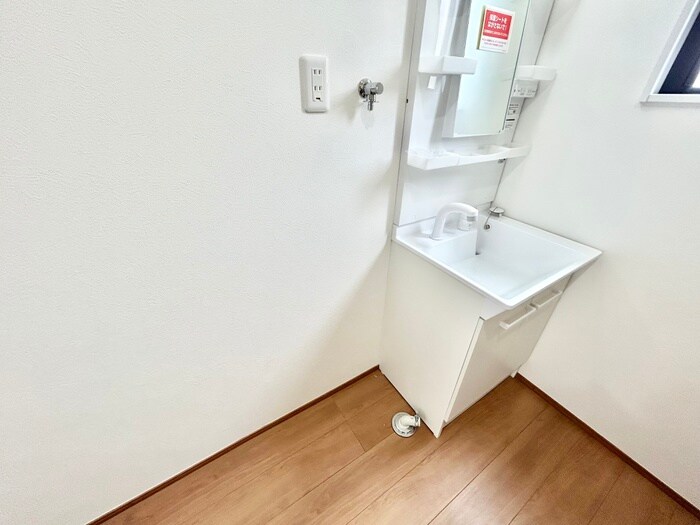 物件内観写真12　(洗濯機置場)