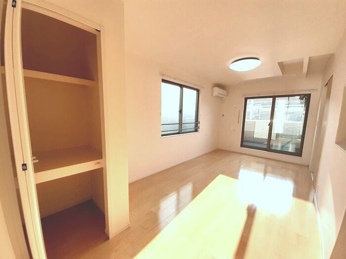 物件内観写真3　(居室)