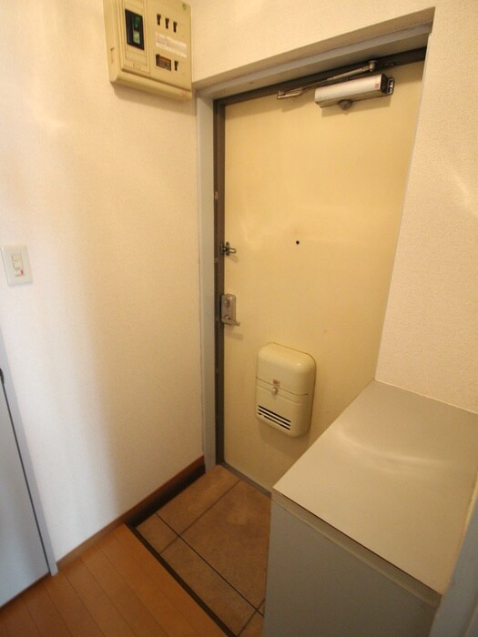 物件内観写真12　(玄関)