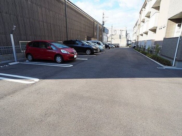 物件外観写真2　(駐車場)