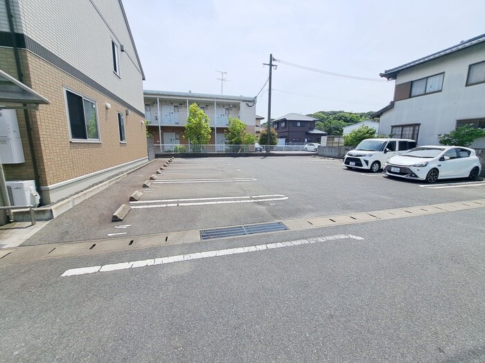 物件外観写真2　(駐車場)