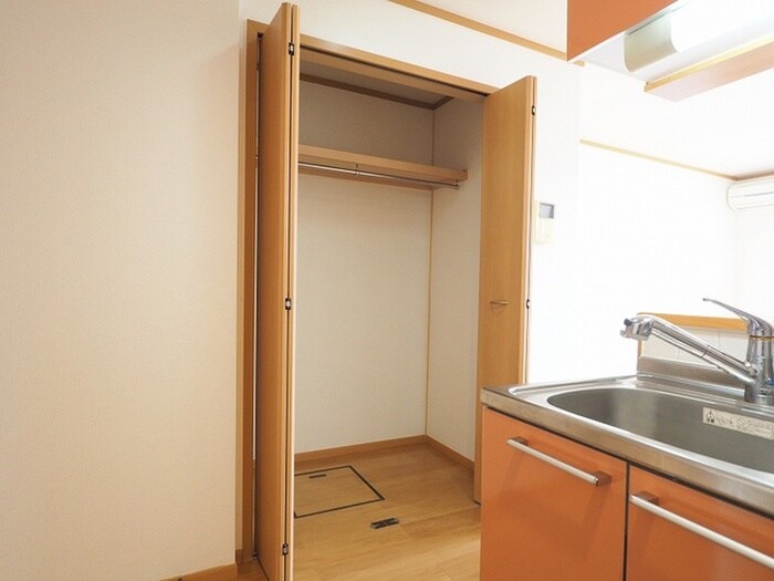 物件内観写真6　(収納)