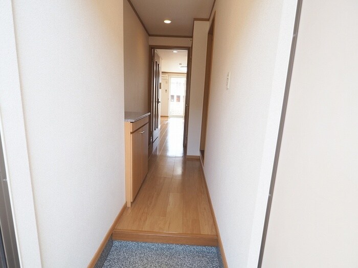 物件内観写真8　(玄関)