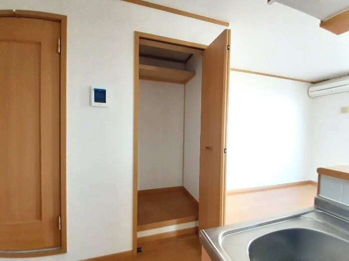 物件内観写真13　(収納)