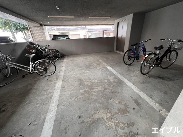 物件外観写真4　(駐輪場)