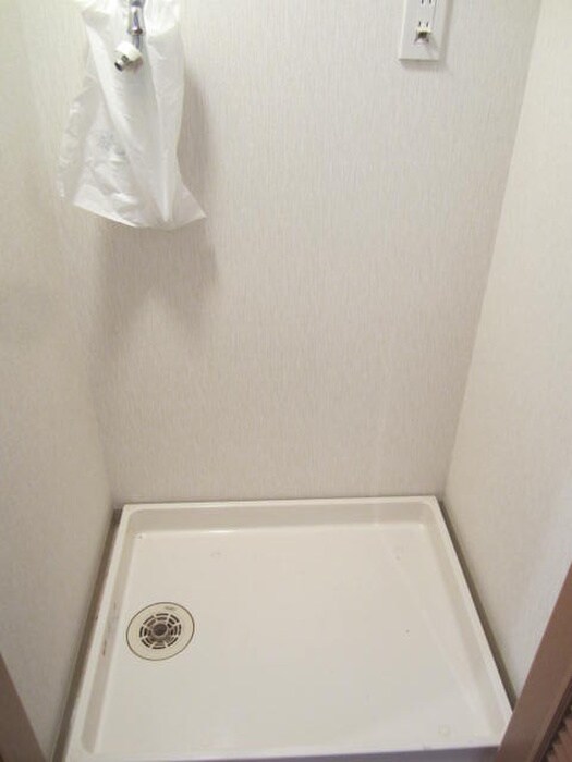 物件内観写真13　(洗濯機置場)