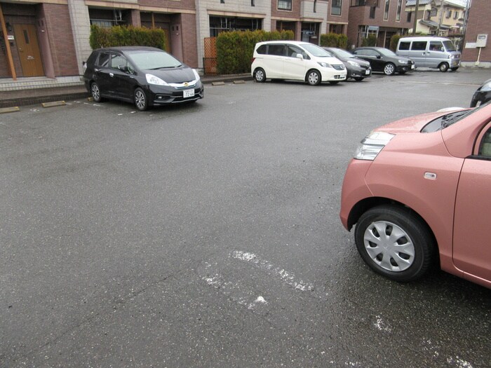 物件外観写真4　(駐車場)