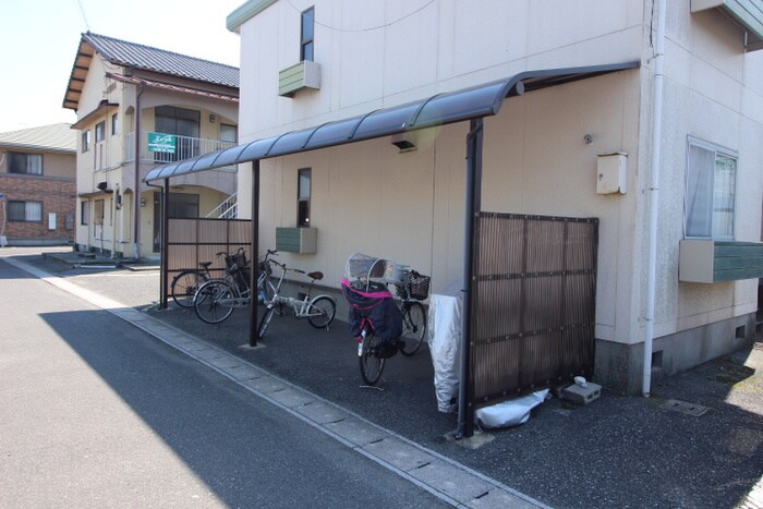 物件外観写真3　(駐輪場)
